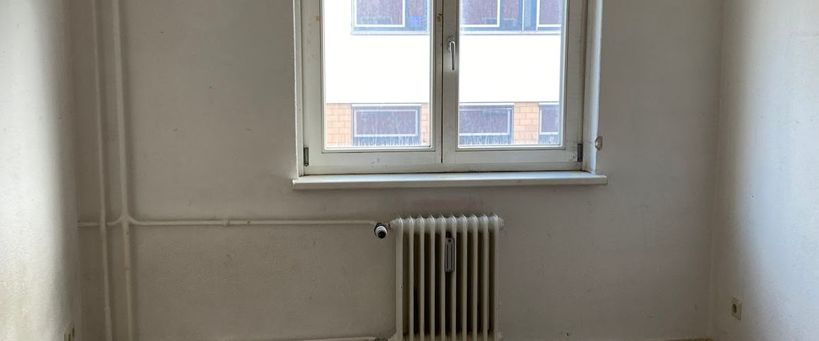 Kleines Zimmer innerhalb einer 3er-WG / 1.OG rechts, Zimmer 1329 - Photo 1