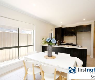 Modern Lifestyle Living - Photo 2