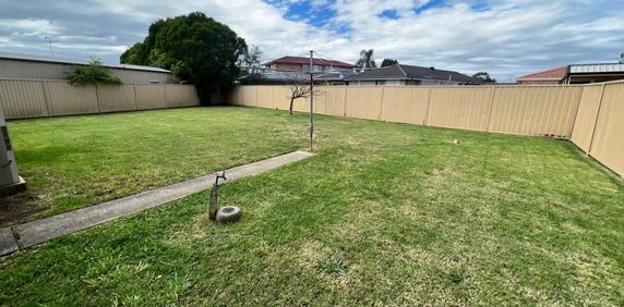 Family-Friendly Home in a Quiet Erskine Park Location - Photo 2