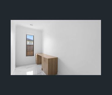 Luxury Family Home in Prime Kinbrook Estate - Photo 6