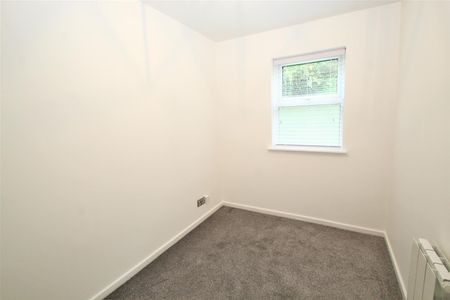 Lower Furney Close, High Wycombe - Photo 3