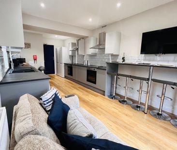 BEDROOM 3 – LARGE DOUBLE ENSUITE - Photo 3