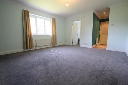 4 bedroom detached house to rent - Photo 4