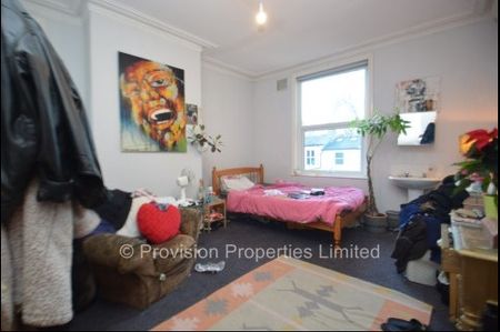 6 Bedroom Student Property Hyde Park - Photo 3