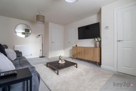 3 bedroom semi-detached house to rent - Photo 2