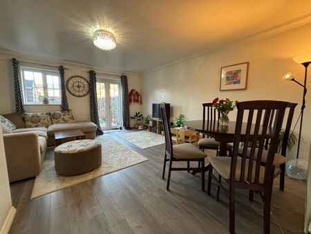 Knightwood Close, Farnborough, GU14 - Photo 2