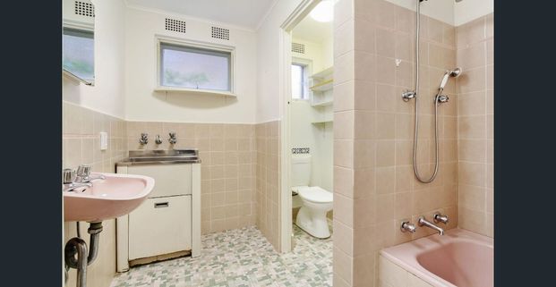 Conveniently Located, Ground Floor Apartment - Photo 1