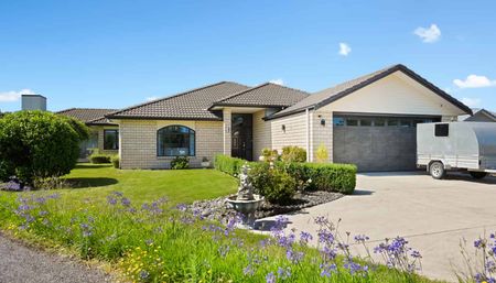 Sought-After Cambridge Living! - Photo 5