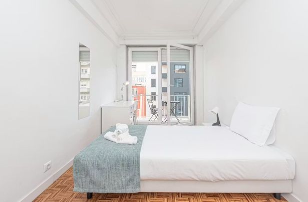 Rua do Arco do Carvalhão, Lisbon, Lisbon 1070-009 - Photo 1