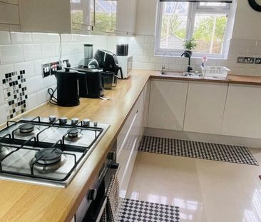 Room in a Shared House, Glencoe Avenue, IG2 - Photo 3