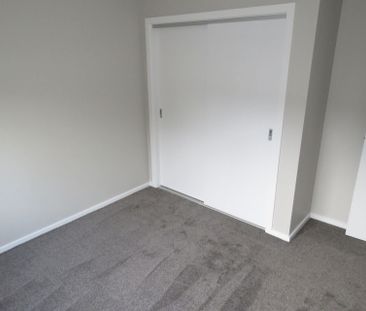 Split System, Central Heating, Double Garage. - Photo 5