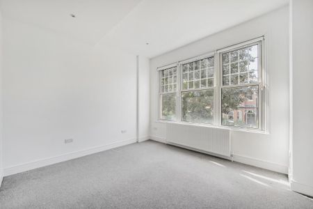3 bedroom flat to rent - Photo 4