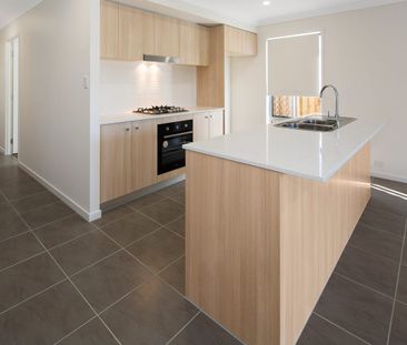 Modern 3-Bedroom Family Home with Fully Fenced Yard - Photo 3