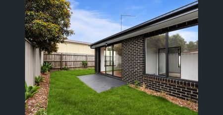 Fresh, Comfortable Living in a Quiet Court - Photo 4