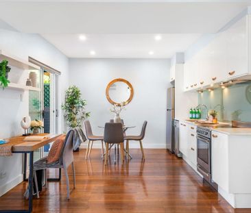 Villa-Like, Spacious and Private Sun-Kissed Garden Apartment in a R... - Photo 2