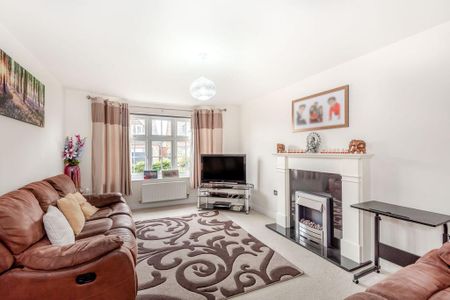 4 bedroom detached house to rent - Photo 2