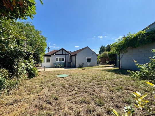 3 bedroom detached bungalow to rent - Photo 1