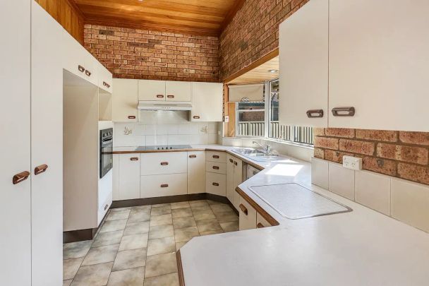 “Private & Spacious Townhouse Living in the Heart of Miranda” - Photo 1