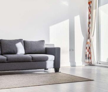 Holland Gardens, Brentford, TW8 - Photo 1