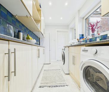 Terraced House to rent on - Photo 6