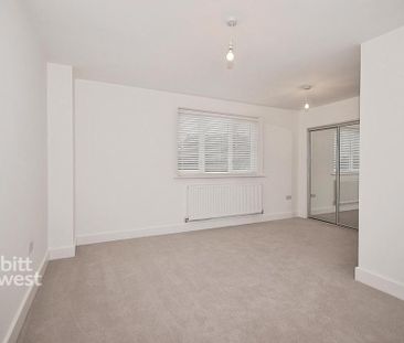 4 bedroom detached house to rent - Photo 3