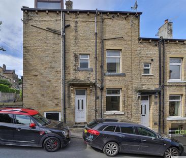 3 bed terraced house to rent in George Street, Greetland, Halifax - Photo 3