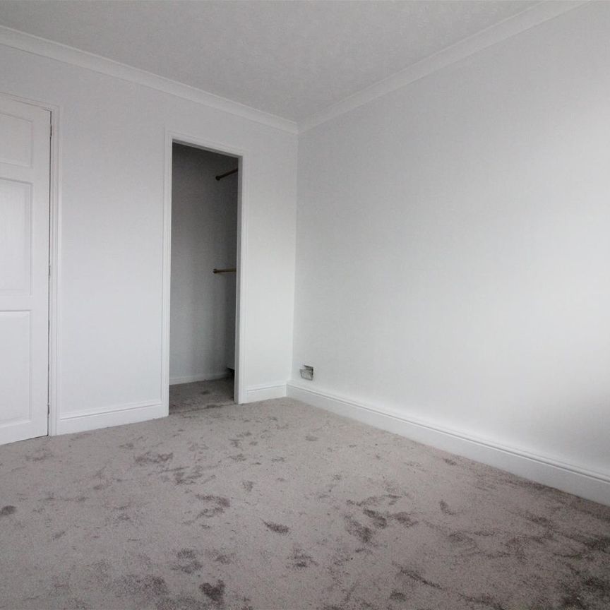 Eden Close, Slough - Photo 1