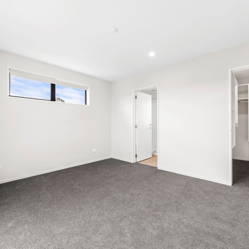 Spacious 4-Bedroom Home in the Heart of Amberley! - Photo 1