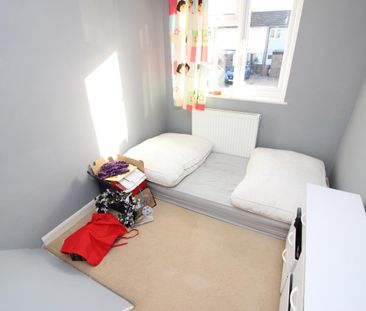 Woodbine Lane, Worcester Park - Photo 1