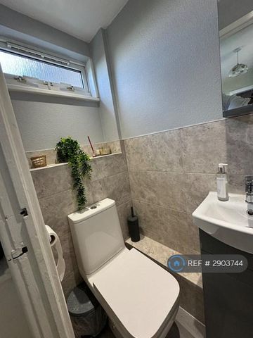 3 bedroom terraced house to rent - Photo 4