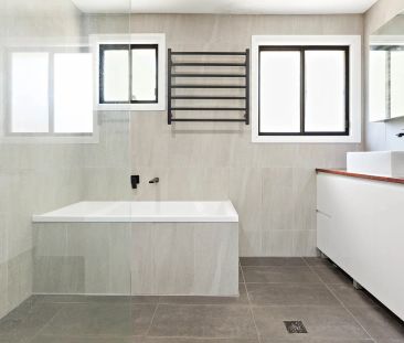 Classy Family Home - Photo 4