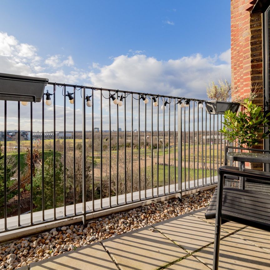 3 bed Apartment in PARK VIEW MANSION Olympic Park Avenue, LONDON, E20 1FA - Photo 1