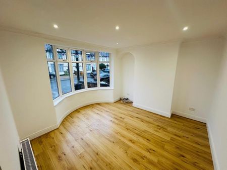 4 bedroom detached house to rent - Photo 2