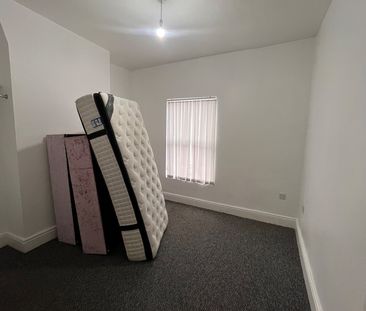 2 Bed Terraced House, Waltham Road, L6 - Photo 4