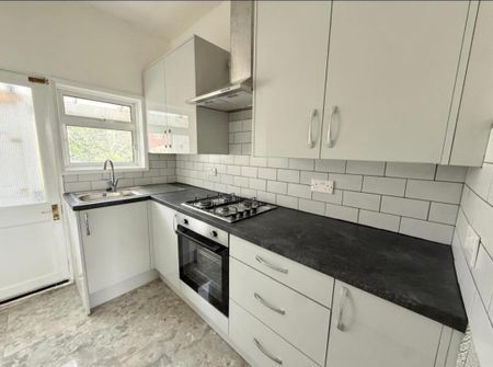 2 Bed Flat, Stanley Road, E12 - Photo 4