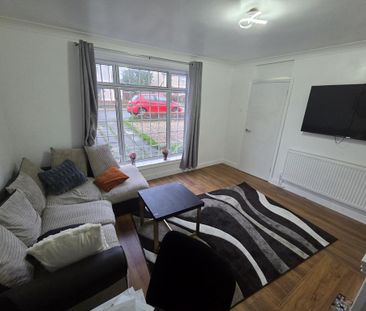 4 bedroom semi-detached house to rent - Photo 1