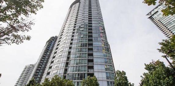 Vancouver Down Town Condo - Photo 2