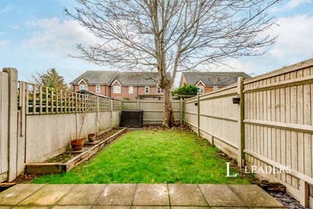 2 bedroom house to rent Norfolk Close, Horley, Surrey, RH6 - Photo 2