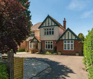 A wonderful five bedroom family home with self contained annex - Photo 6