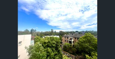 Walk to Light Rail and Local Shops! Prime Location! Floorboards throughout! - Photo 4