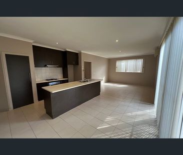 2/50 Jamieson Street, St Albans, Vic 3021 - Photo 1