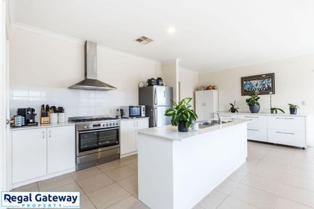 18 Astounding Way, AUBIN GROVE WA 6164 - Photo 3