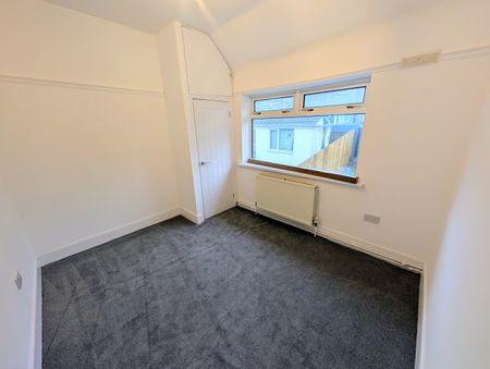 A 3 Bedroom Semi-Detached - Photo 4