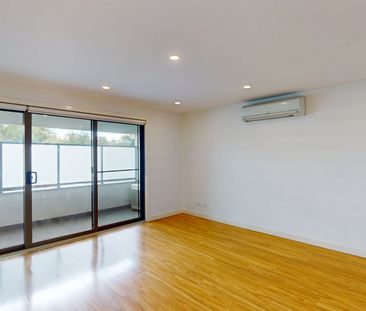 Modern Comfort Meets Inner-East Convenience - Photo 4