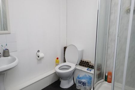 3 bedroom terraced house to rent - Photo 5