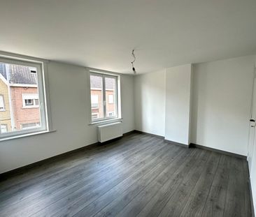 Instapklare en gezellige rijwoning in het centrum van Roeselare - Photo 3