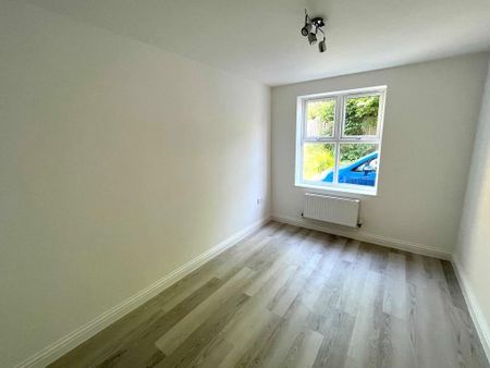 2 bedroom ground floor flat to rent - Photo 2