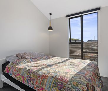Modern Two-bedroom Townhouse with One Off Street Car Park in Adding... - Photo 4