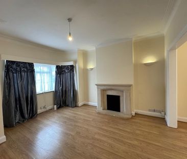 Kenilworth Road, Edgware, HA8 - Photo 1