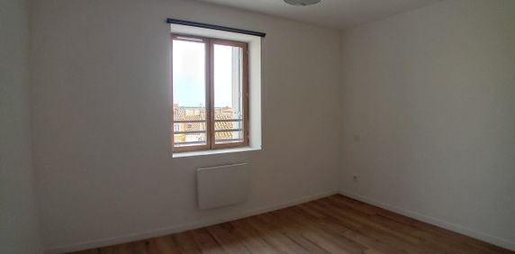 A LOUER CENTRE SIGEAN T2 ENTIEREMENT RENOVE - Photo 2